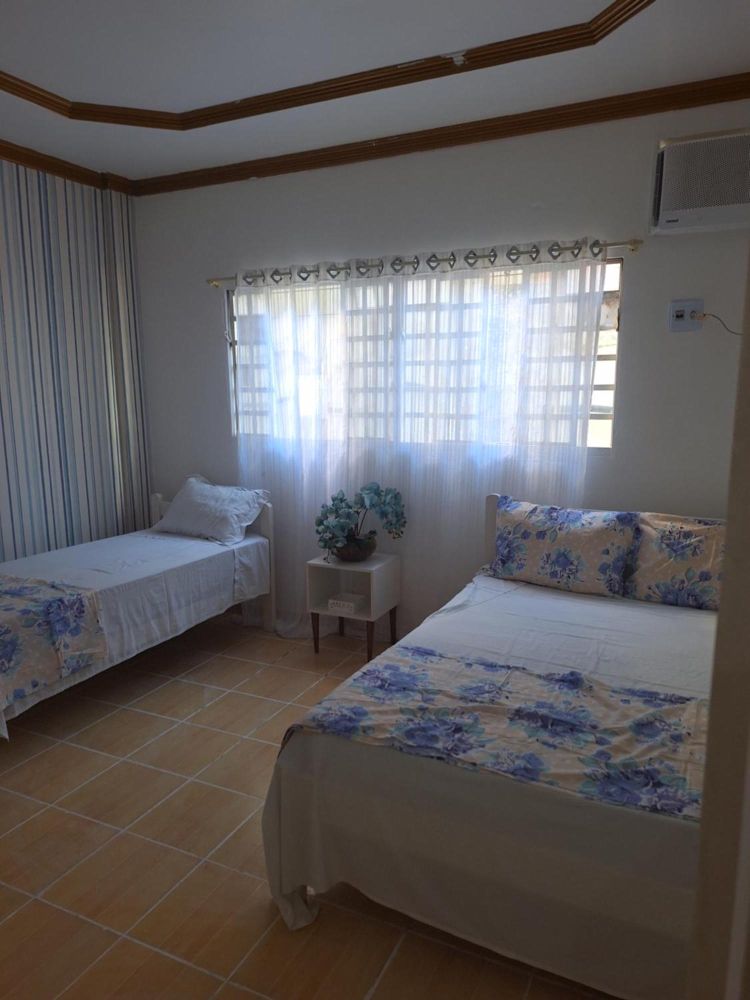 Quarto Triplo Com Banheiro Em Pousada E Restaurante Manaus Luaran gambar